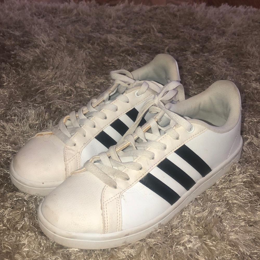 Adidas white shoes size 7 1/2